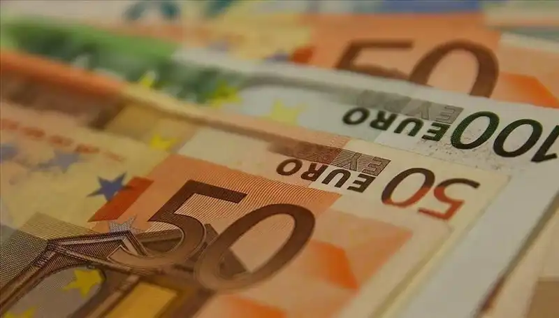 Euro'nun Zirve Performansı Sonunda Geriledi: Ekonomik Gelişmeler Etkisi