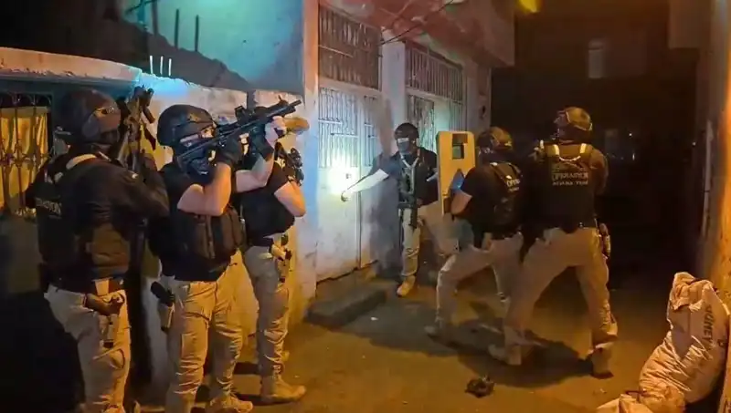 İstanbul'da DAEŞ'e Yönelik Önemli Operasyonda 18 Gözaltı!