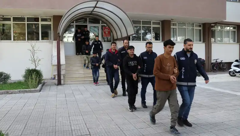 Düzensiz Göçmen Operasyonlarında İki İlde 21 Yakalama Gerçekleşti
