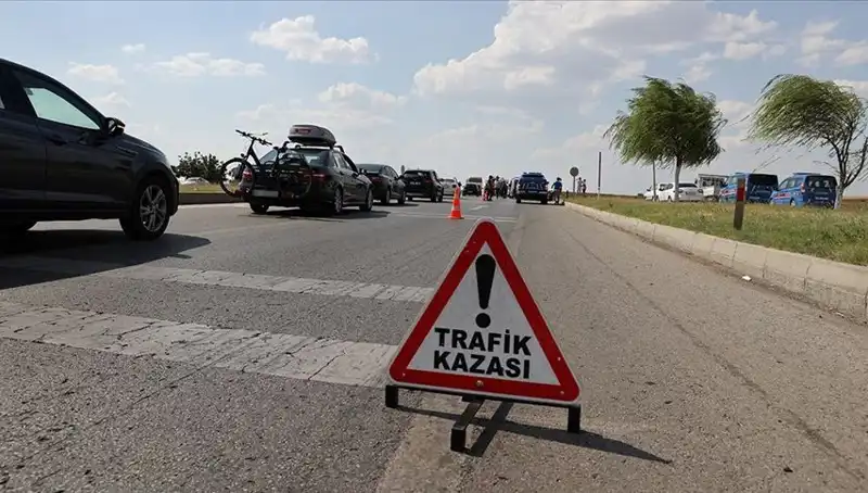 Adana’da Kamyon ve Otomobil Çarpışması: 1 Kişi Hayatını Kaybetti, 1 Yaralı