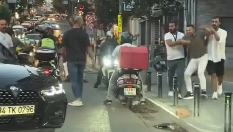 Nişantaşı’ndaki Yol Verme Kavgasında Sopalı Korku Dolu Anlar