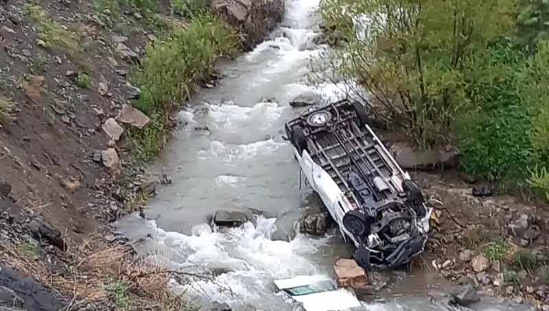 Hakkari'de Facia: İşçileri Taşıyan Minibüs Devrildi, 2 Ölü, 3 Yaralı