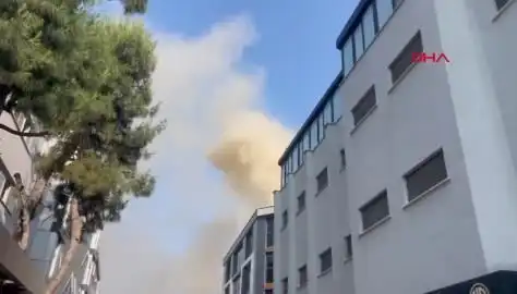İstanbul’daki 4 Katlı İş Merkezinde Yangın: İtfaiye Ekipleri Hızla Müdahale Ediyor