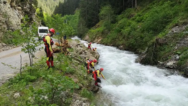 Trabzon'da Dereye Düşen Çocuğun Kayıp İzi: Babaya Adli Kontrol Getirildi