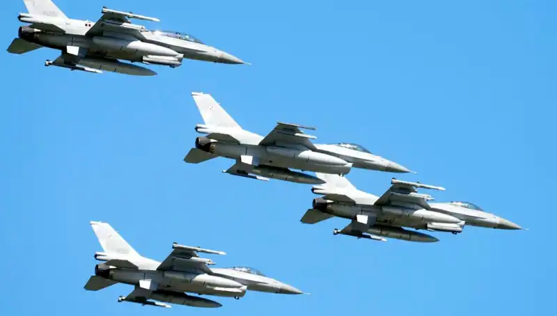 ABD, Ukraynalı Pilotları F-16 Uçakları İçin Eğitmek İçin 310 Milyon Dolar Ayırdı