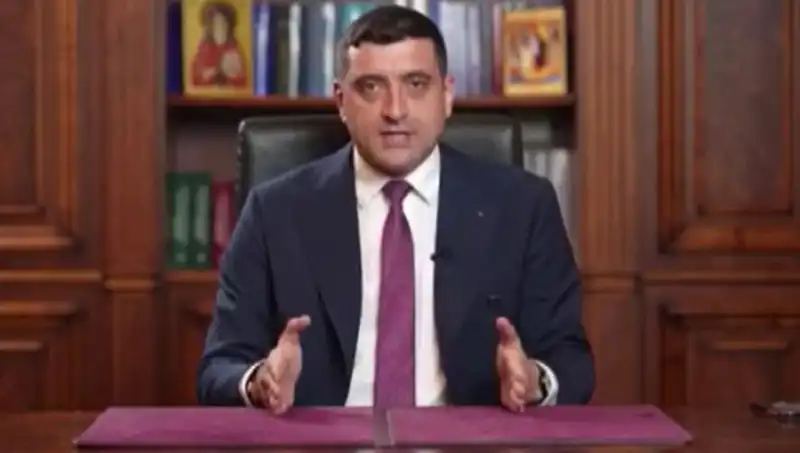 Romanya Seçimlerinde Aşırı Sağcı Aday İlk Turda Neden Önde?