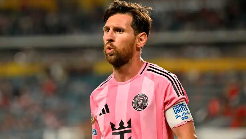 Messi'nin İlk Maçında Şok Anlar: Son Dakika Şutu Direkten Döndü