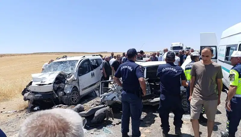 Otomobil ile Hafif Ticari Araç Çarpışmasında Feci Kaza: 4 Ölüm, 1 Yaralı