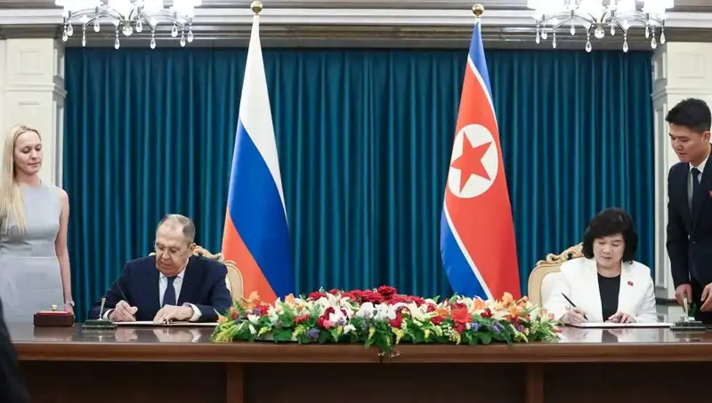 Rusya ve Kuzey Kore Arasında Tarihi Görüşme: Lavrov'dan Önemli Mesajlar