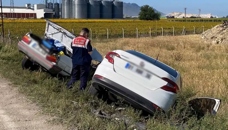 Adana'da Feci Trafik Kazası: Anne ve Bebeği Hayatını Kaybetti