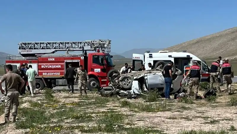 Van'da Dehşet Verici Kaza: 4 Can Gitti, 2 Yaralı