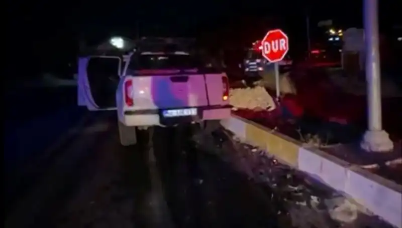 İzmir’de Büyük Kaza: Kamyonet ve Hafif Ticari Araç Çarpıştı, 7 Yaralı