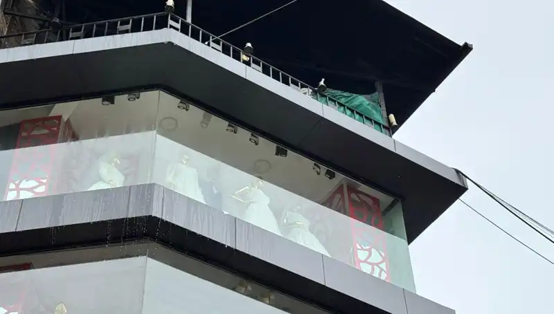 Giyim Mağazasında Meydana Gelen Yangın, Alışveriş Severleri Şoke Etti