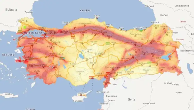 Depremlerle Yüzyüze: 45 İl ve 110 İlçenin Risk Haritası Açıklandı