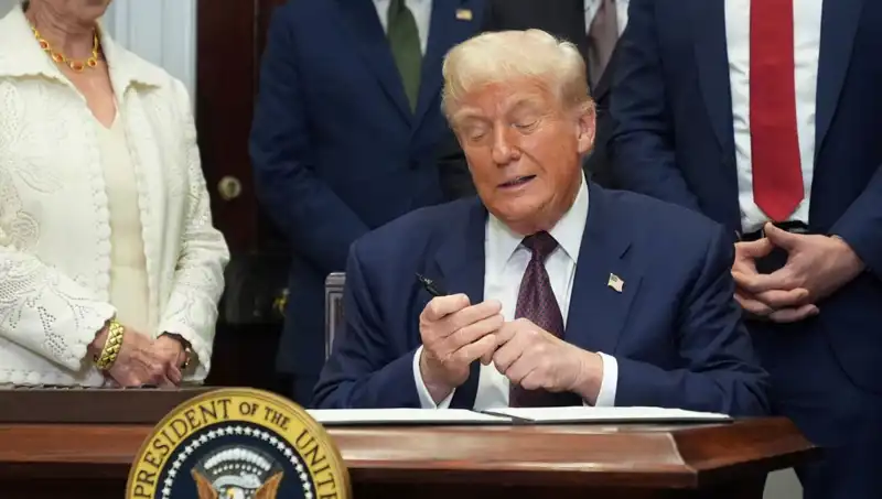 Trump, Beyaz Saray’ı Lüks Ile Yenileyecek: 200 Milyon Dolar Ayrıldı!