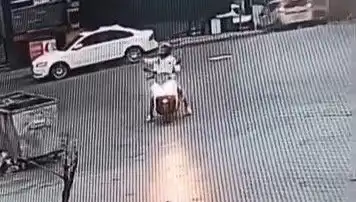 İstanbul'da Alışveriş Merkezine Açılan Ateş, Panik Yarattı