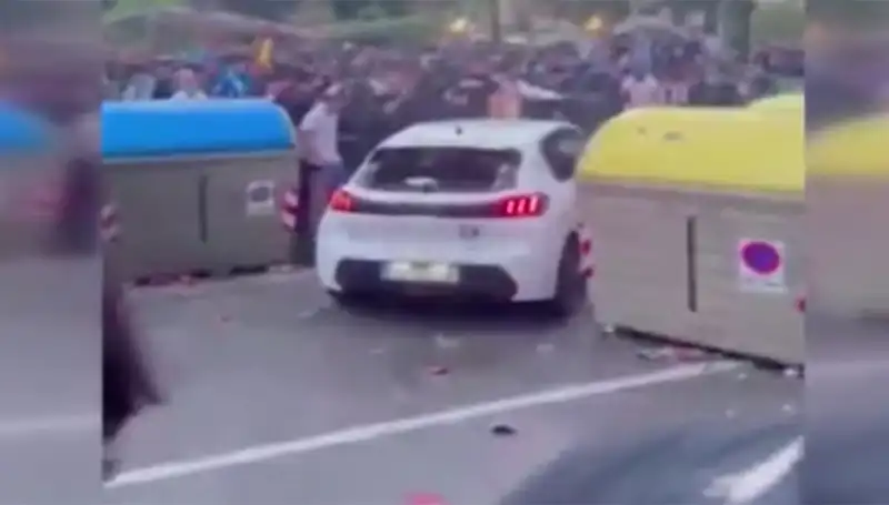 Taraftar Kargaşasında Araçla Daldı, 13 Kişi Yaralandı!