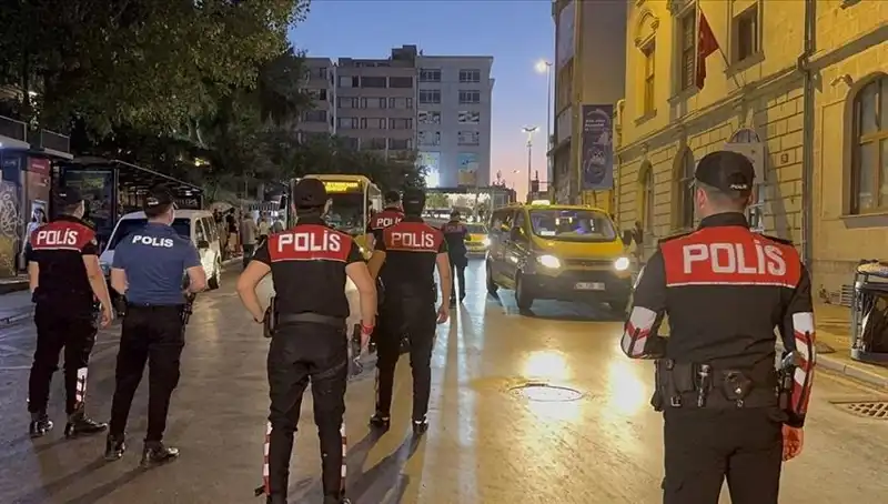 Megakentte Asayiş Operasyonu: 4 Saatte Yüzlerce Gözaltı Gerçekleşti
