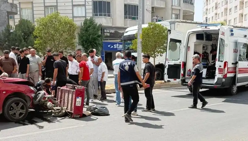 Mardin’de Heyecan Dolu Trafik Kazası: İki Kişi Yaralandı