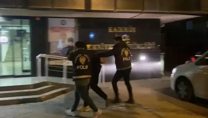 Galatasaray Taraftarına Saldıran Şahıs, Emniyet Ekiplerince Yakalandı