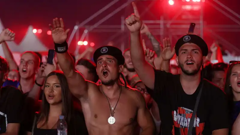 Thompson Konserinde Nazi Selamı Skandalı: Gerçekler Ne?