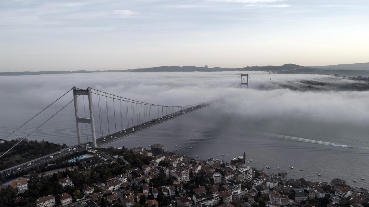 İstanbul Boğazı'nda Gemi Trafiği Aniden Durduruldu