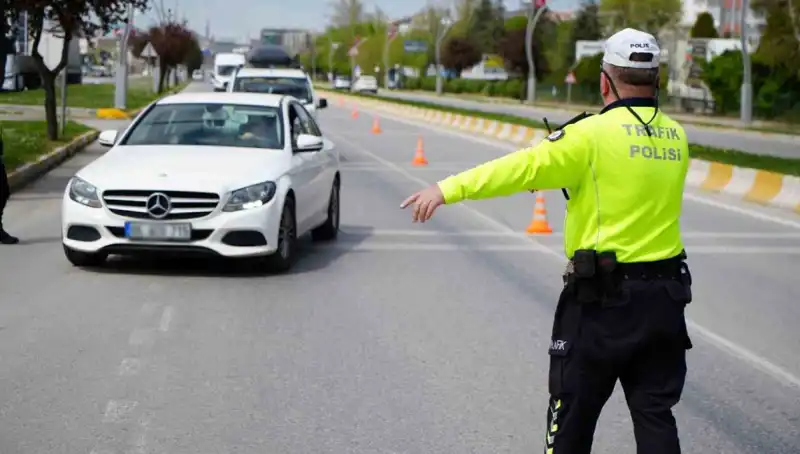2025 Yılında Yeni Trafik Cezaları: Artışları ve Değişiklikleri Keşfedin