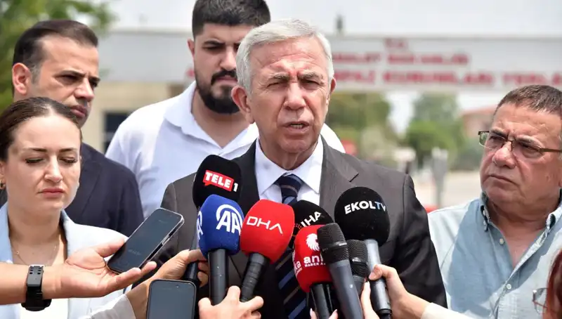 Mansur Yavaş, Antalya'da Muhittin Böcek’i Ziyaret Etti: Yerel İşbirlikleri Öne Çıkıyor