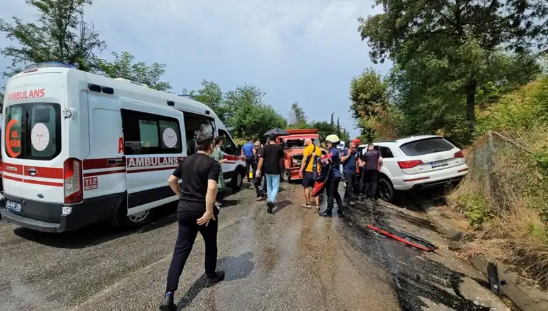 Sakarya'da Kamyonet ve Cip Çarpıştı: 4'ü Çocuk 5 Yaralı Durumu