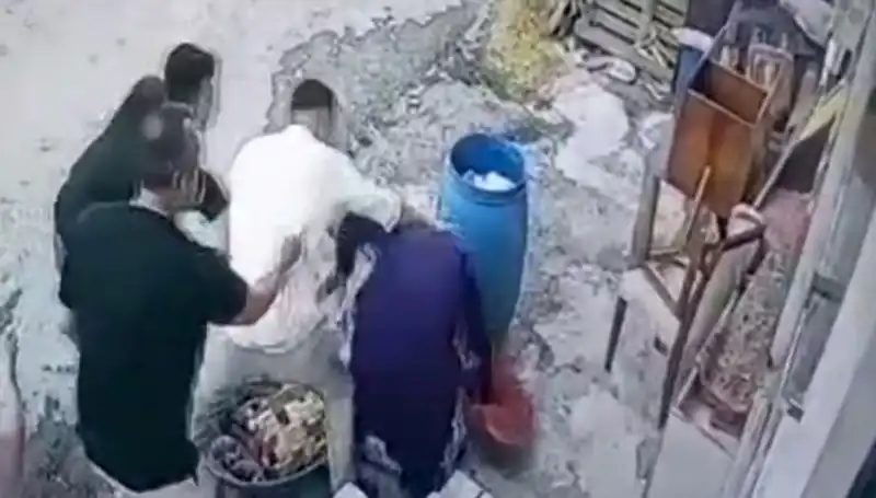 Başakşehir'de Baba ve Oğul, Bidon Tartışması Yüzünden Kadını Darbetti