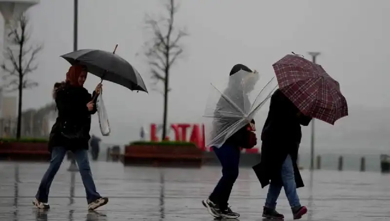 Türkiye’nin İki Bölgesi İçin Şiddetli Sağanak Yağış Uyarısı Geldi
