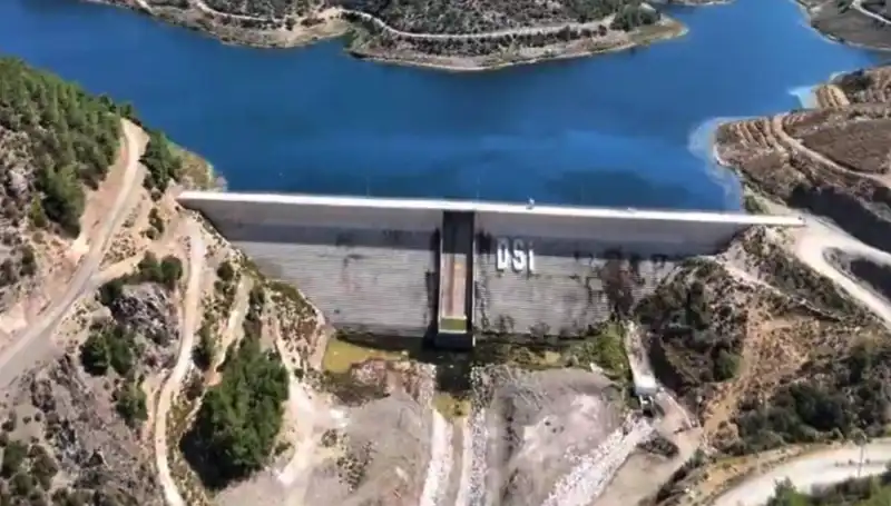 Çeşme’nin Su Sorununa Çözüm: Uzun Süreli Kesintiler Sonunda Sona Eriyor!