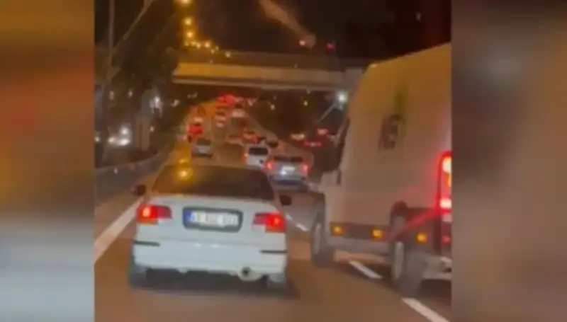 Tuzla’da Makas Terörü! Çarpıp Kaçan Sürücü Yakalandı