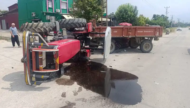 Otomobille Çarpışan Traktör Devrildi, İki Kişi Yaralandı!