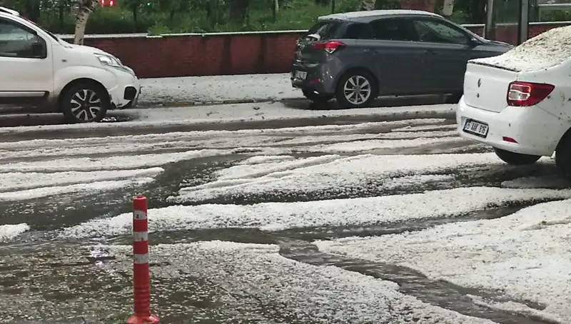 Ardahan’da Dolu Felaketi: Şehir Beyaz Dışkıyla Kaplandı